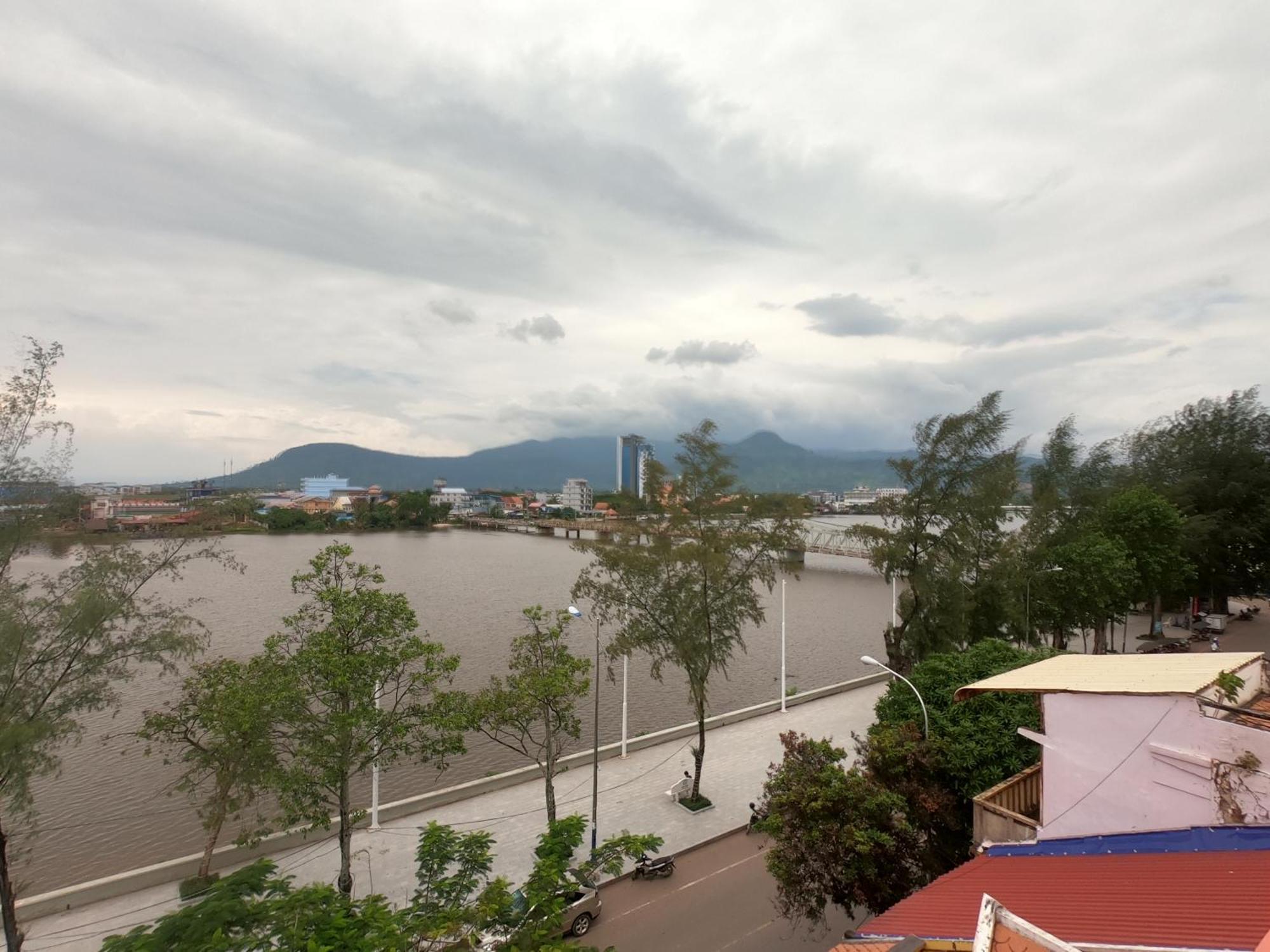 Good Morning Kampot Hotel Exterior photo
