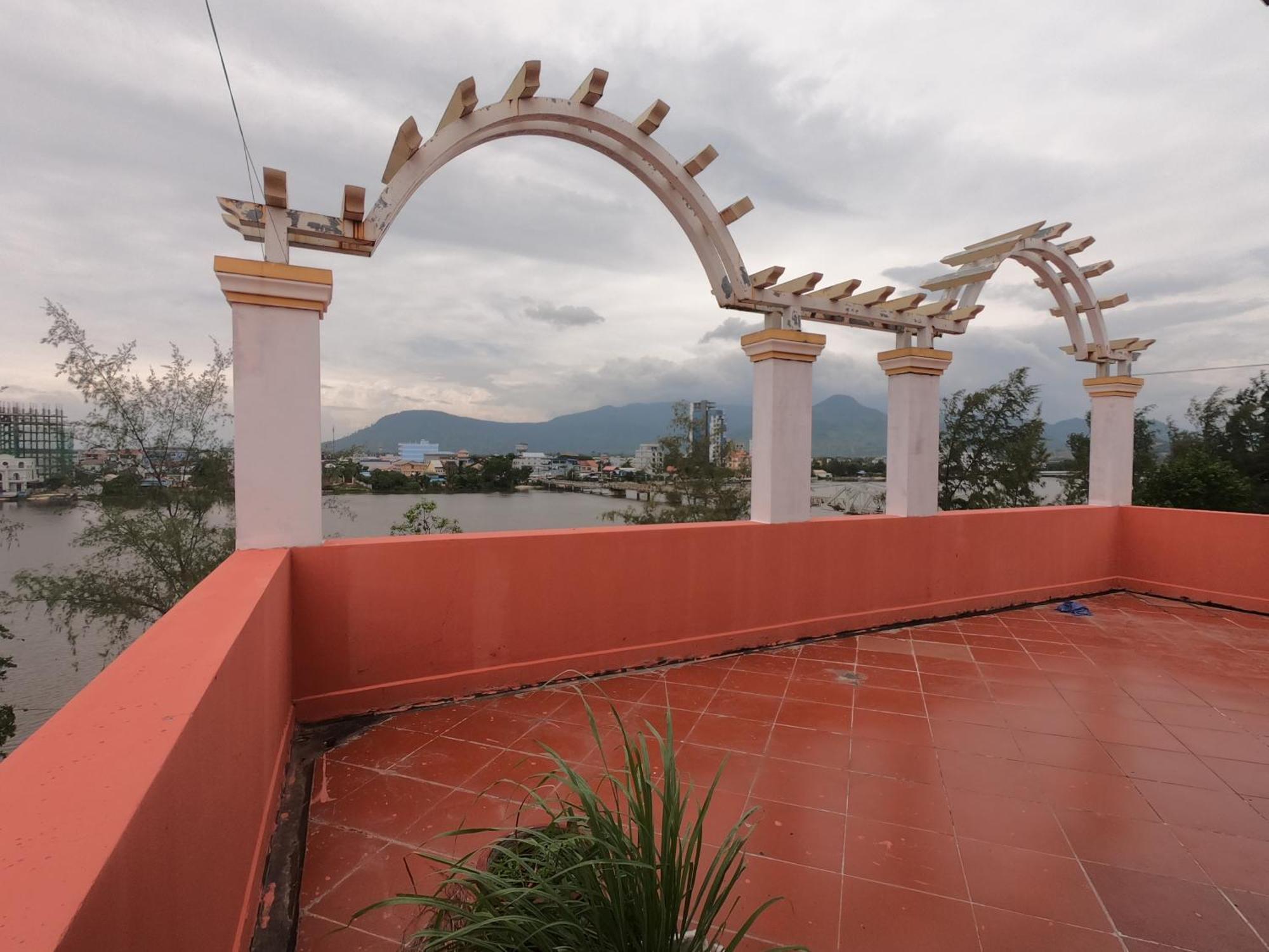 Good Morning Kampot Hotel Exterior photo