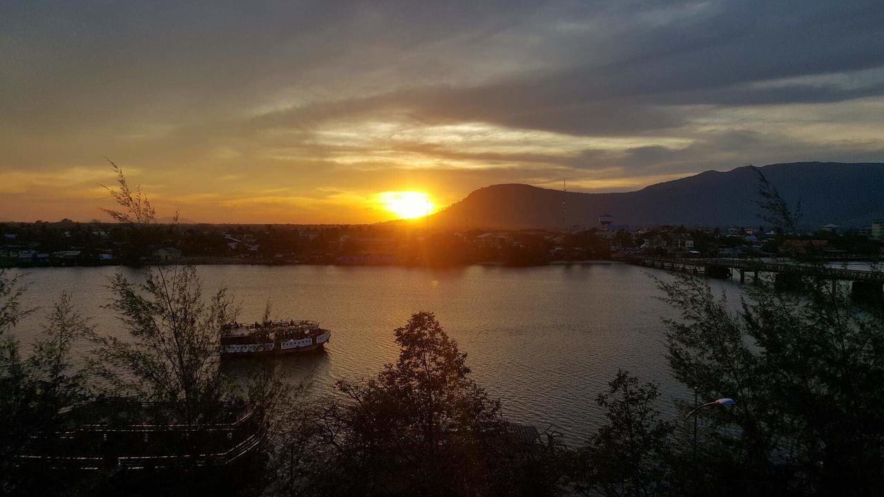 Good Morning Kampot Hotel Exterior photo