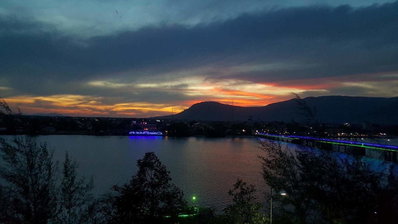 Good Morning Kampot Hotel Exterior photo